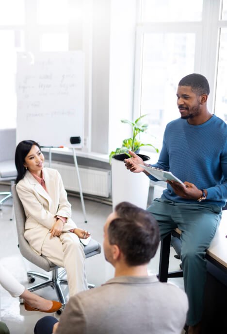 Facilitator guiding a team through a leadership communication exercise
