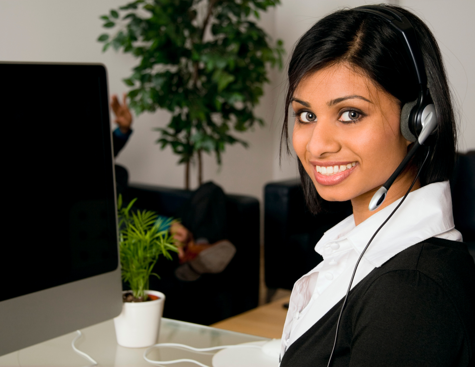 Customer service training with XR simulations for communication and confidence